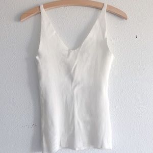 White ribbed v-neck tank top